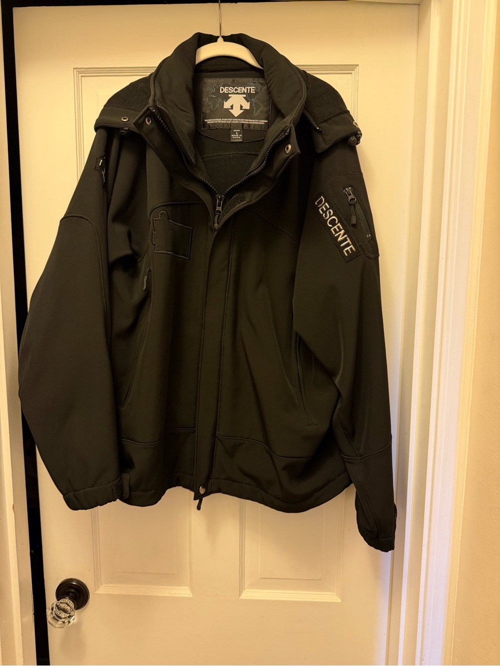 DESCENTE Men’s Hooded Softshell Jacket — Sz L